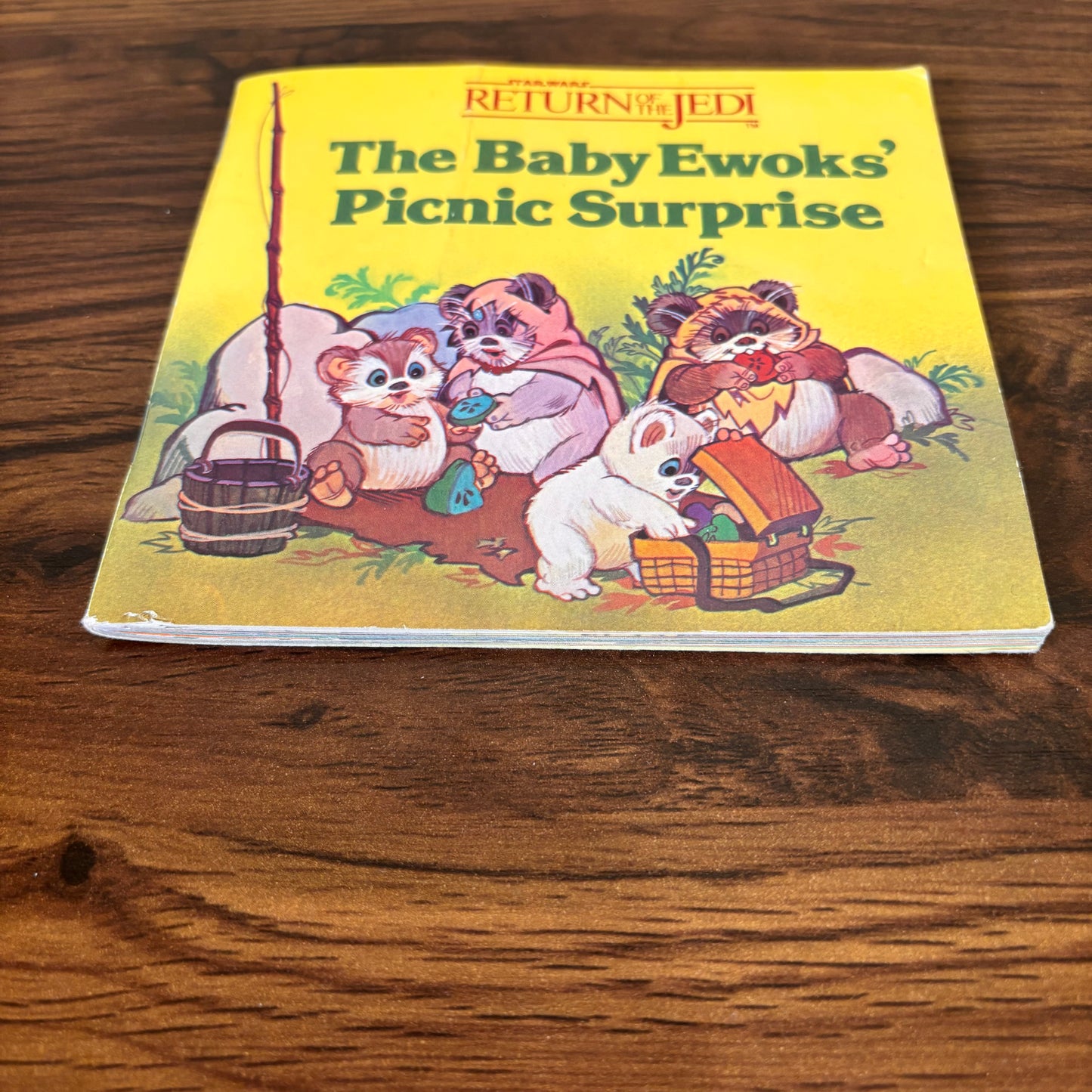 The Baby Ewoks Picnic Surprise Mini Book (1984) | Star Wars Return of the Jedi