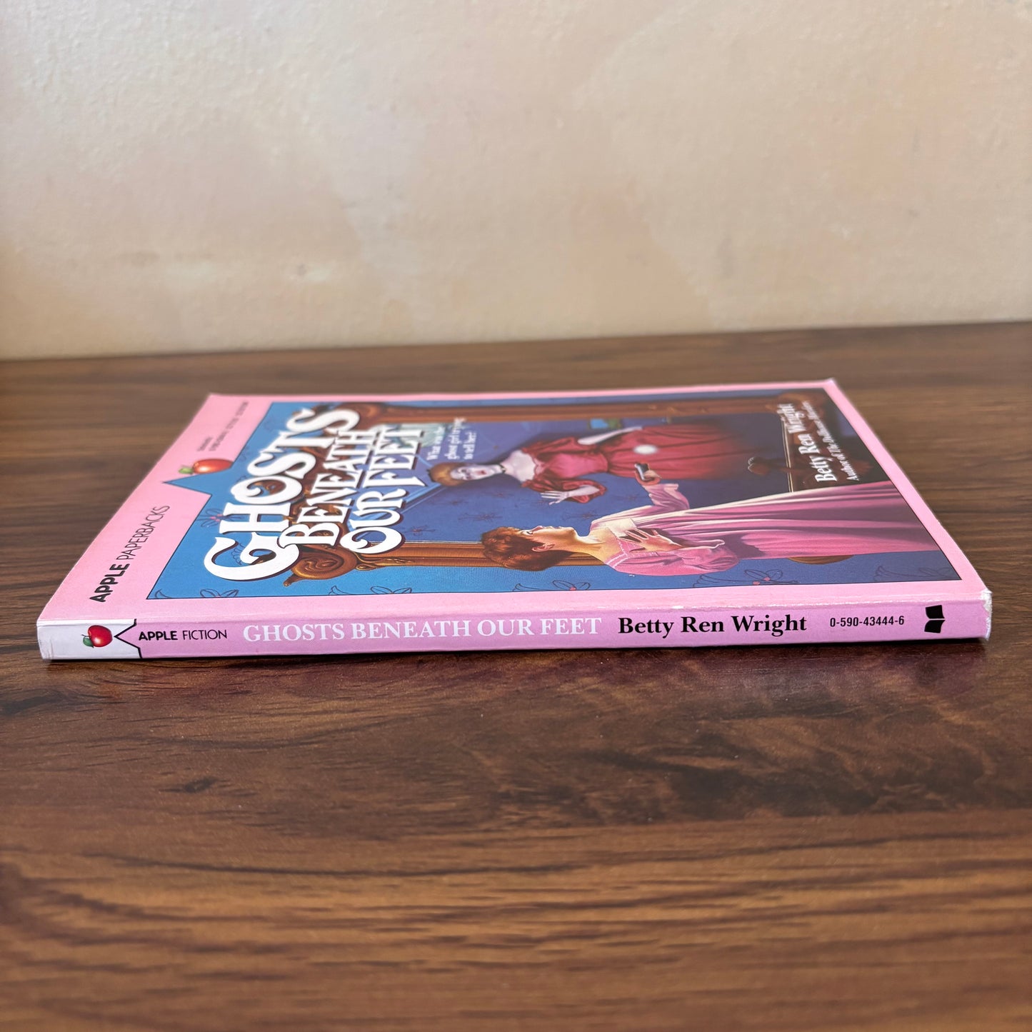 Ghosts Beneath Our Feet by Betty Ren Wright (1984 Apple Paperback - Scholastic)