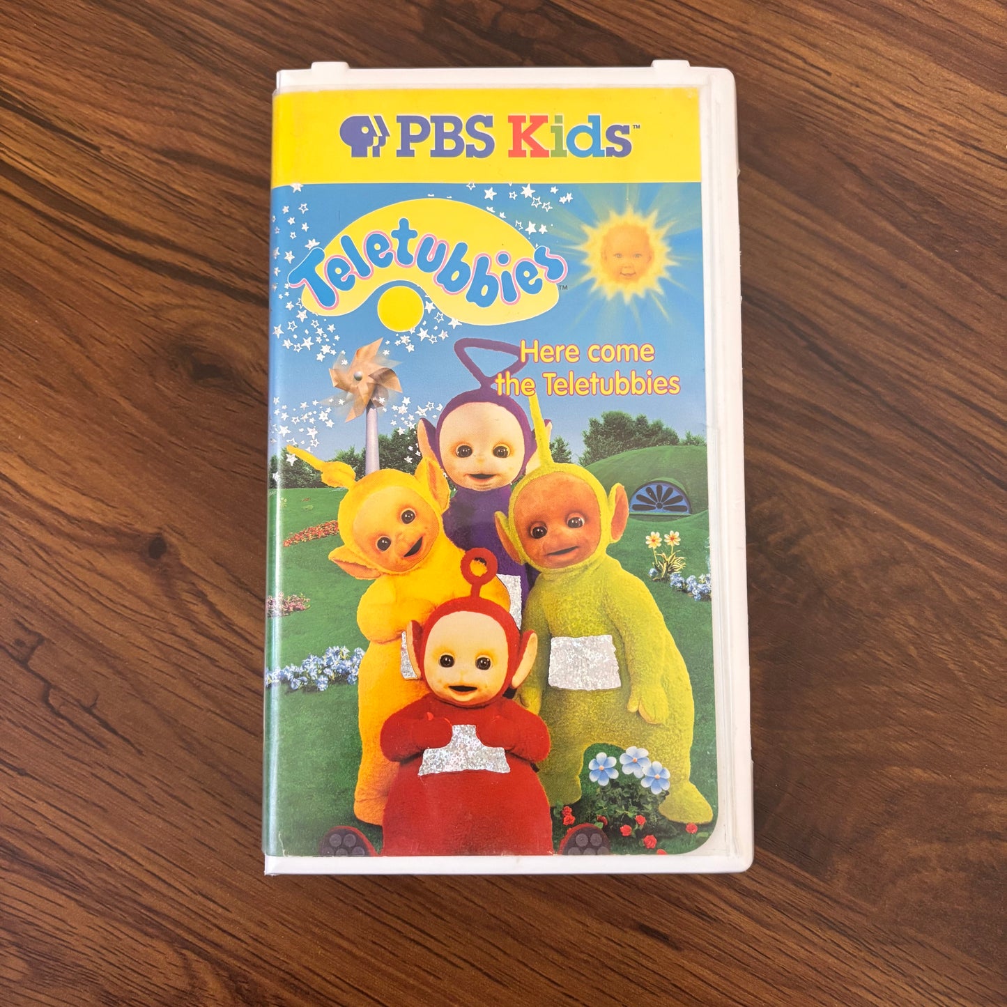 Teletubbies 1998 VHS Here Come the Teletubbies with colorful characters, early episodes, and preschool PBS fun!