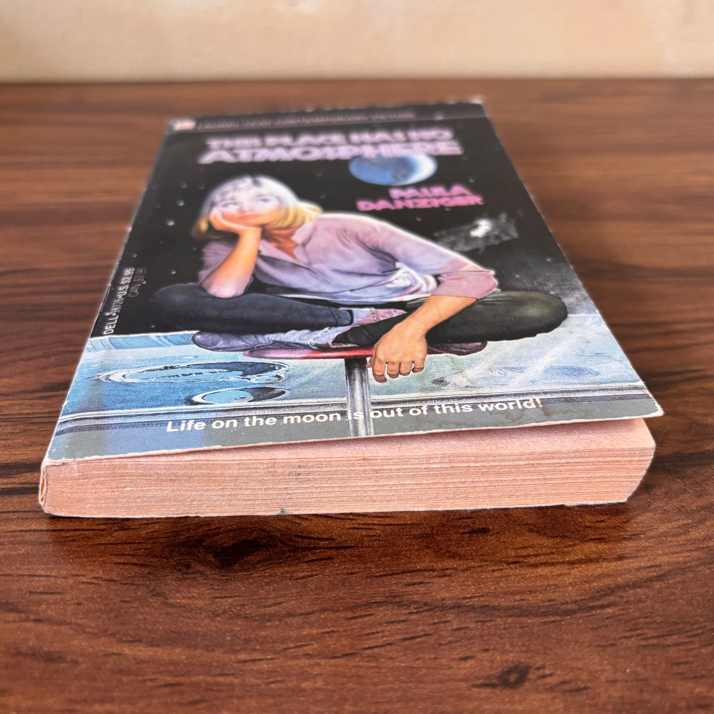 This Place Has No Atmosphere by Paula Danziger - 1986 Dell Sci-Fi YA