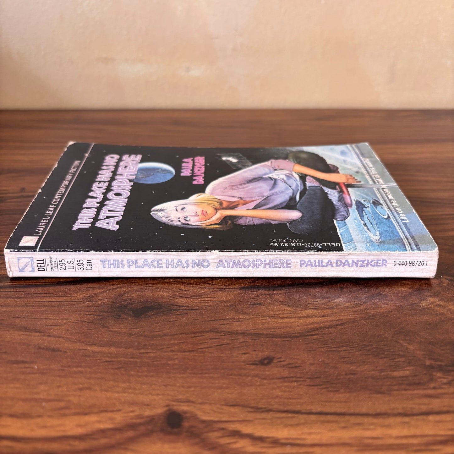 This Place Has No Atmosphere by Paula Danziger - 1986 Dell Sci-Fi YA