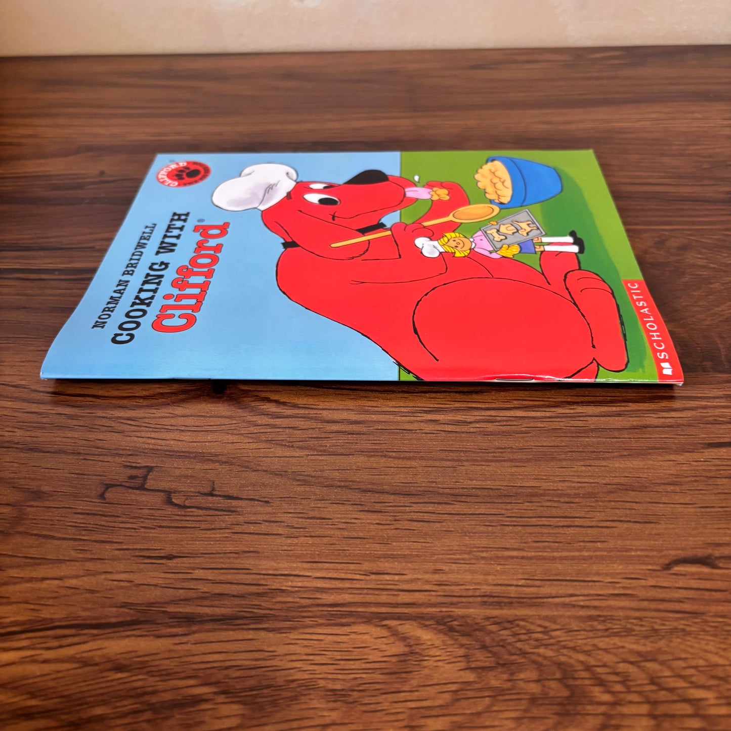 Cooking with Clifford - Clifford the Big Red Dog Kids Cookbook by Norman Bridwell (1999 Scholastic)