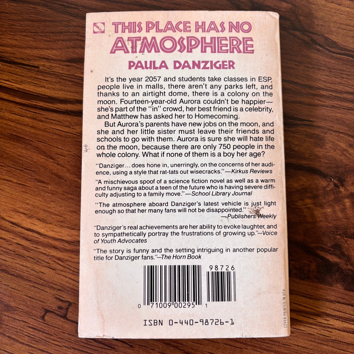This Place Has No Atmosphere by Paula Danziger - 1986 Dell Sci-Fi YA