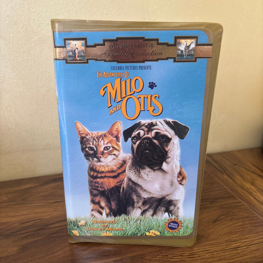 The Adventures of Milo and Otis 1989 Gold Plastic Clamshell