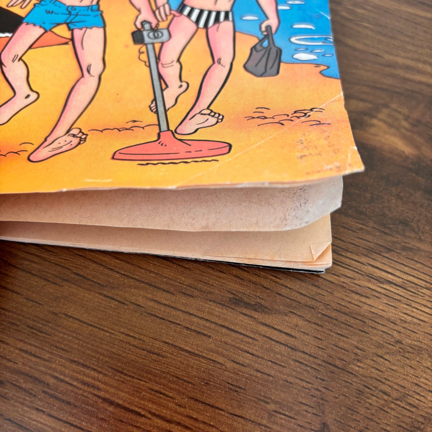 Archie Comics cover showing Jughead on the beach with a metal detector while Archie and Betty react nearby, giving this vintage issue a funny summer vacation comic feel.