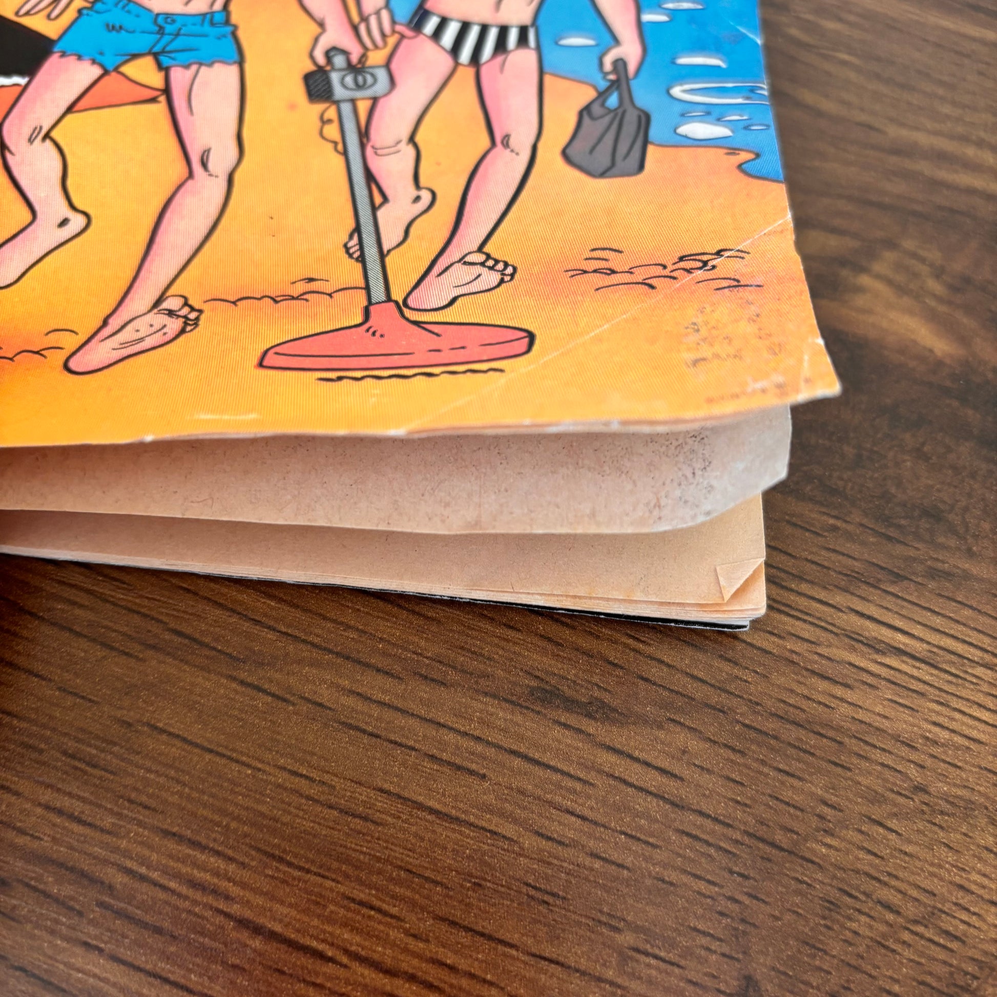 Archie Comics cover showing Jughead on the beach with a metal detector while Archie and Betty react nearby, giving this vintage issue a funny summer vacation comic feel.
