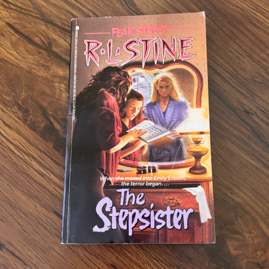 Fear Street: The Stepsister by R.L. Stine 1990 – Archway Paperback. A suspenseful horror story from the Fear Street series, perfect for fans of teen thrillers and mystery.