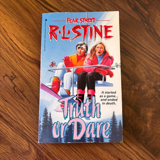 Fear Street: Truth or Dare by R.L. Stine, 1995 Archway YA horror paperback about a deadly ski weekend and a game that turns lethal