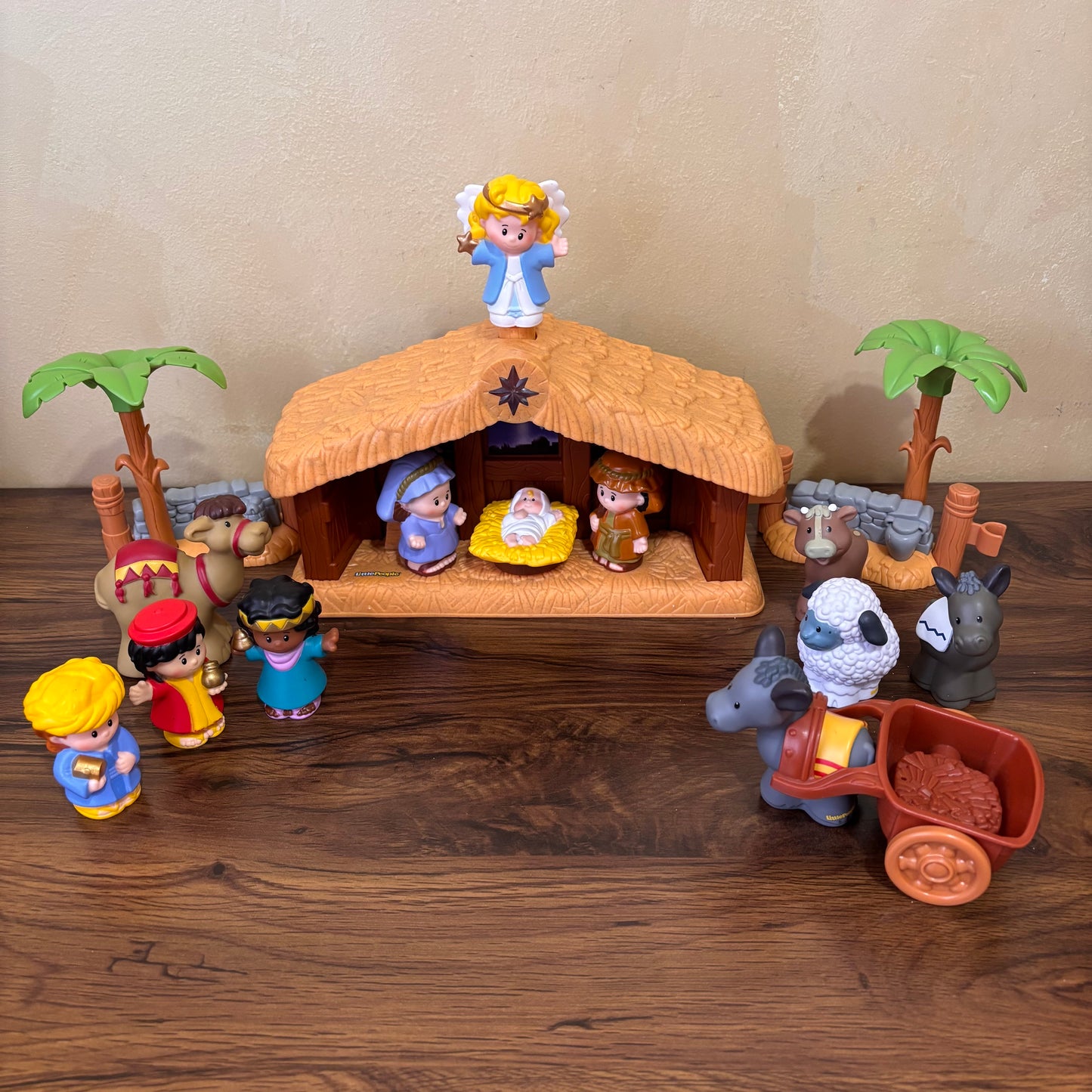 Fisher-Price Little People Nativity Set - vintage 2000s holiday collectible. Complete with figurines and stable, perfect for nostalgic Christmas decor and collectors!
