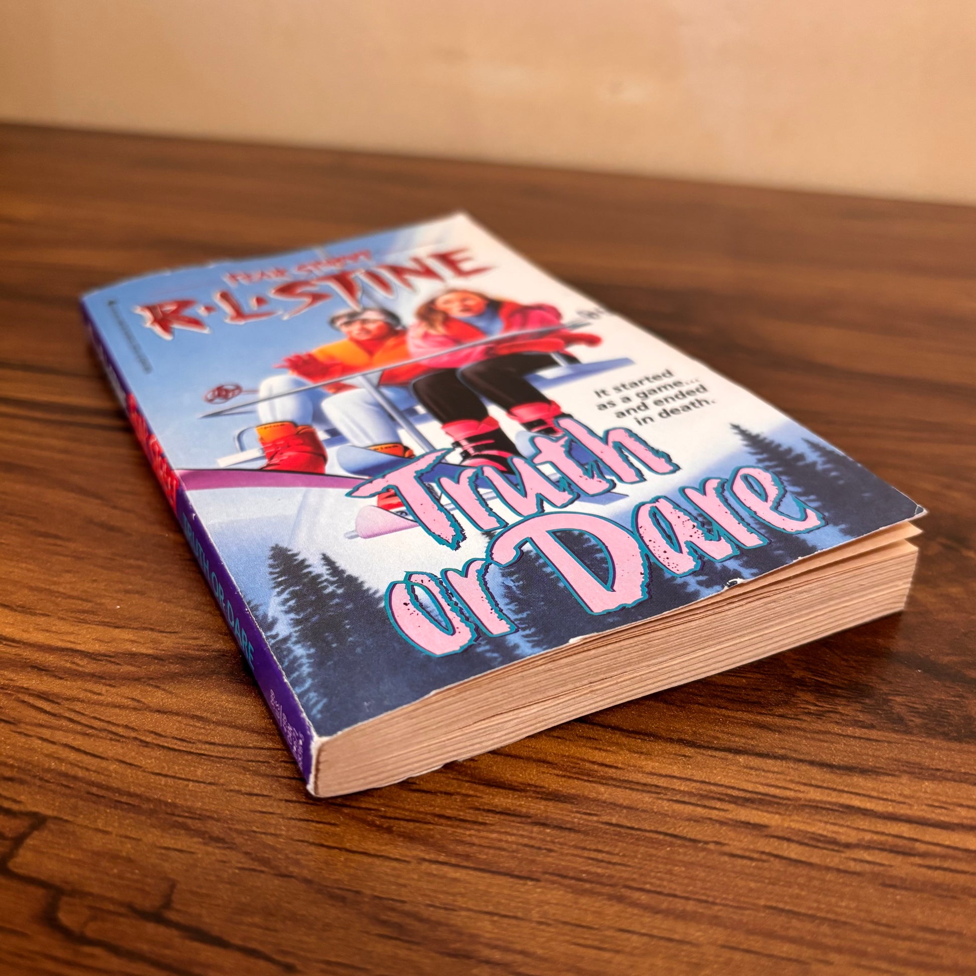 R.L. Stine Fear Street paperback about a deadly game of truth or dare, where friends trapped by a blizzard face secrets, threats, and one person willing to kill.