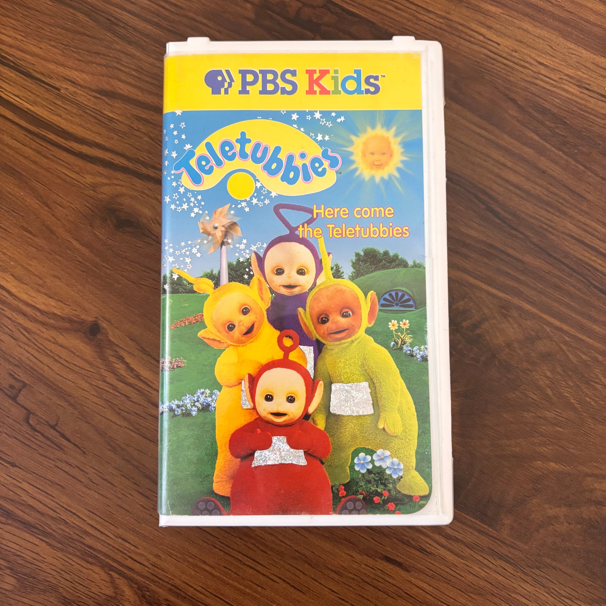 Teletubbies 1998 VHS Here Come the Teletubbies with colorful characters, early episodes, and preschool PBS fun!