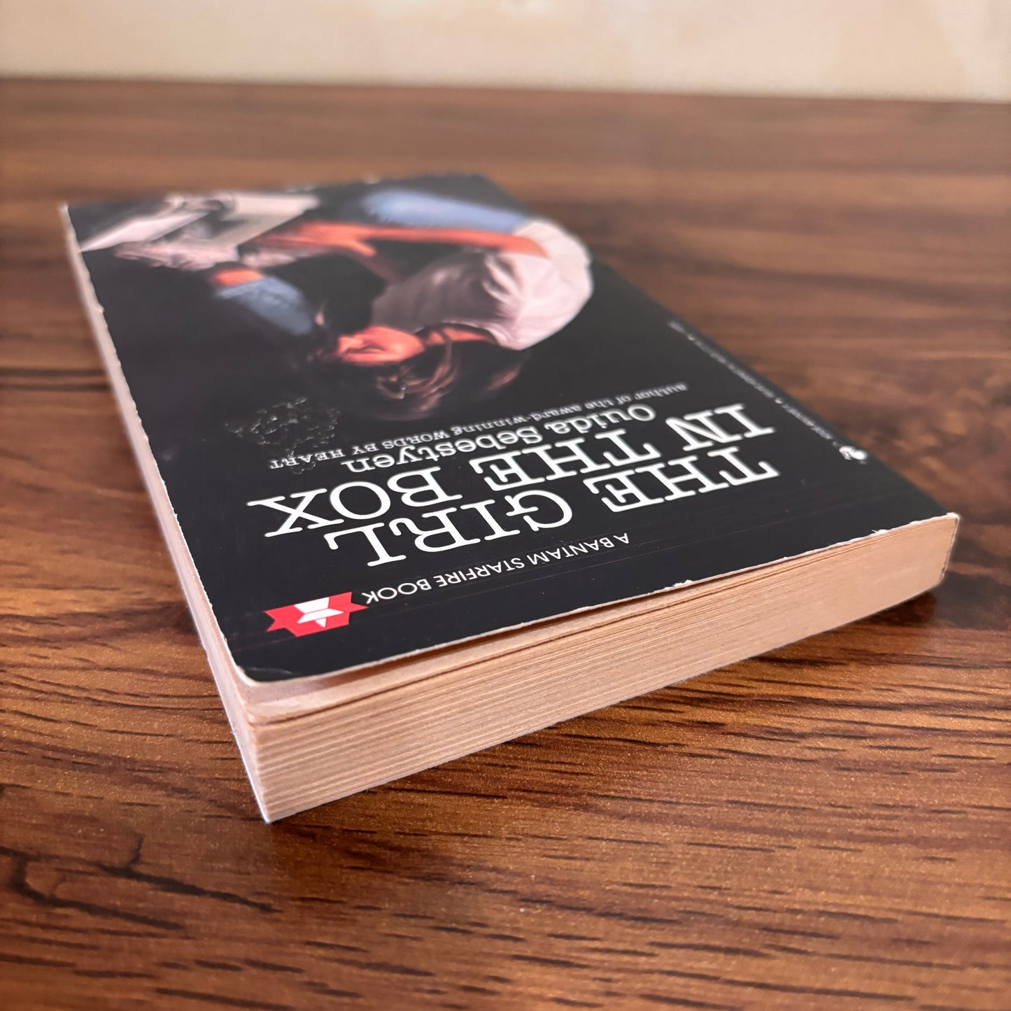The Girl in the Box 1980s teen suspense book about abduction, isolation, and survival, with a dark cover showing Jackie near a typewriter as she tries to leave her story behind.