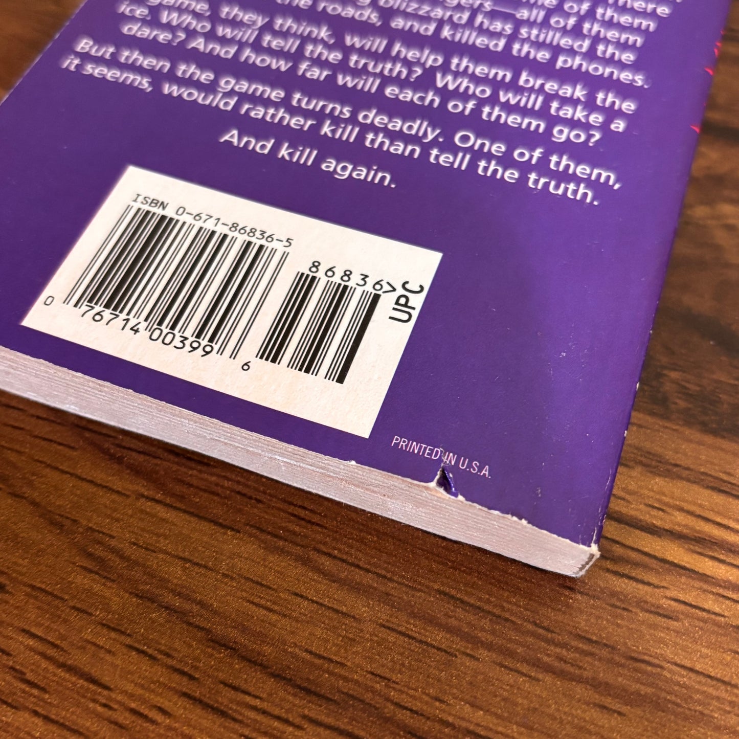 Vintage R.L. Stine Archway paperback Truth or Dare, a Fear Street teen thriller with snowstorm isolation, blocked roads, dead phones, and 90s horror nostalgia.